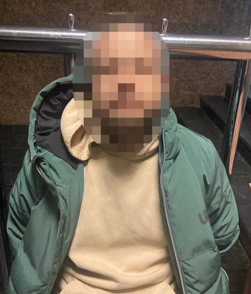 Зловмисник ледь не вбив дружину 
