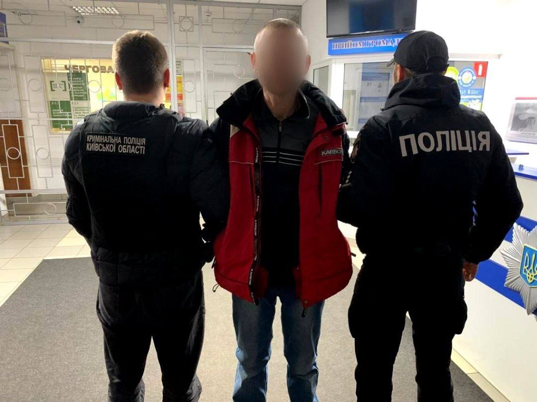 На Київщині чоловік зарізав товариша та сховав тіло на кладовищі 3