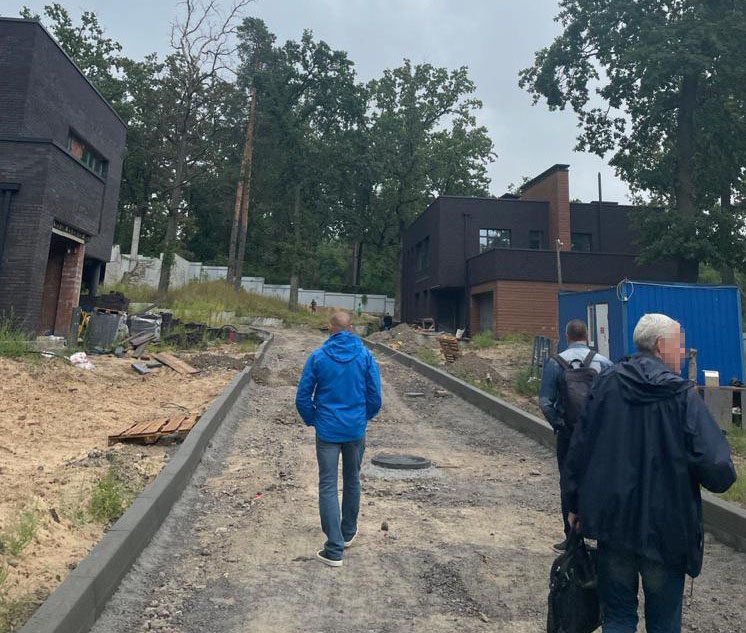 У Пущі-Водиці замість дитячого оздоровчого табору почали будувати котеджі: вартість ділянки майже 27 млн грн 3