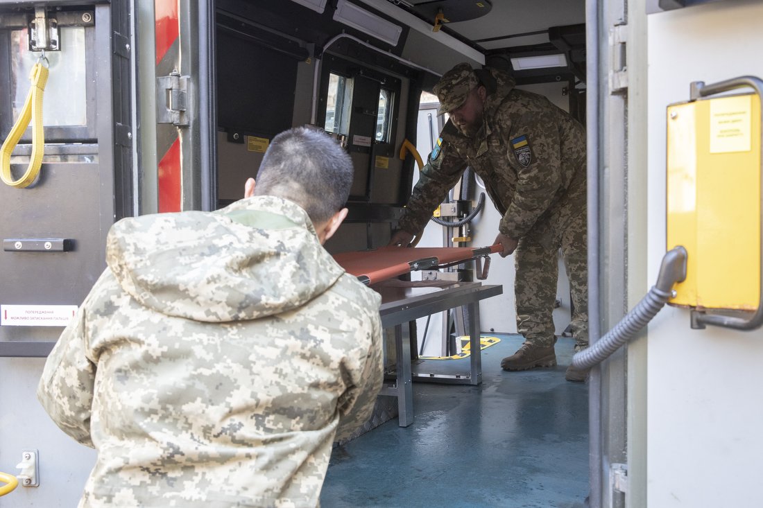 Київ отримав броньовані автомобілі швидкої допомоги: як виглядають і куди поїдуть 1