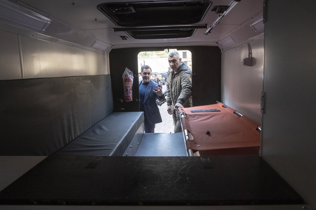 Київ отримав броньовані автомобілі швидкої допомоги: як виглядають і куди поїдуть 3