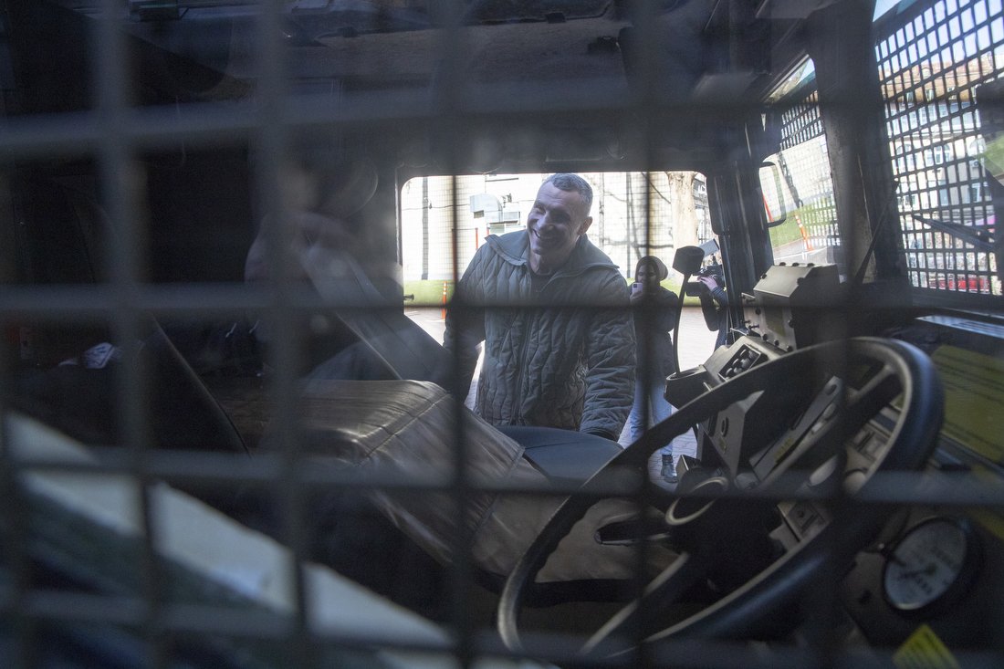 Київ отримав броньовані автомобілі швидкої допомоги: як виглядають і куди поїдуть 4