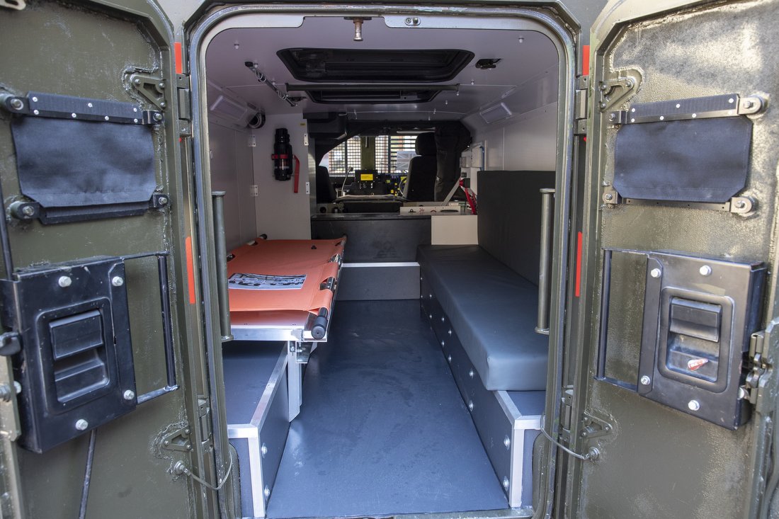 Київ отримав броньовані автомобілі швидкої допомоги: як виглядають і куди поїдуть 5