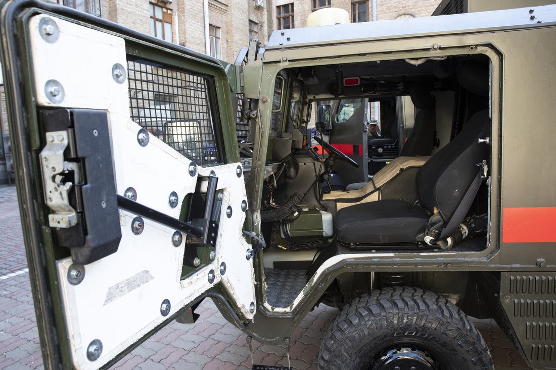 Київ отримав броньовані автомобілі швидкої допомоги: як виглядають і куди поїдуть 6