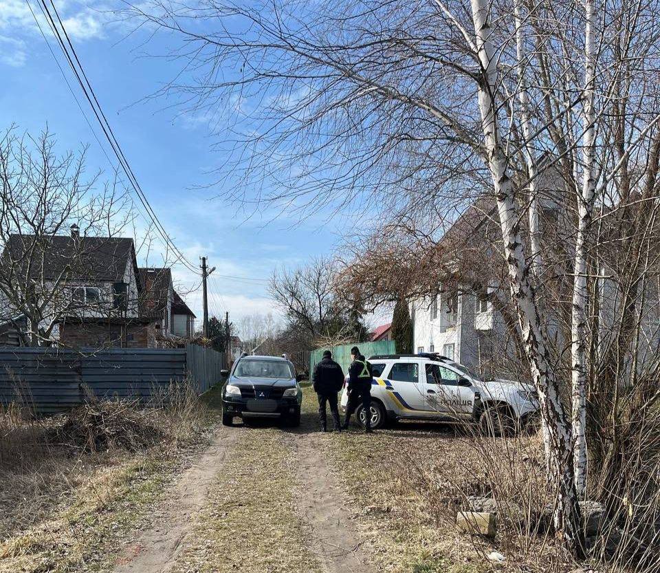 Вдарили сокирою, зв’язали й непритомного кинули в озеро: шокуючі обставини вбивства чоловіка на Київщині 1