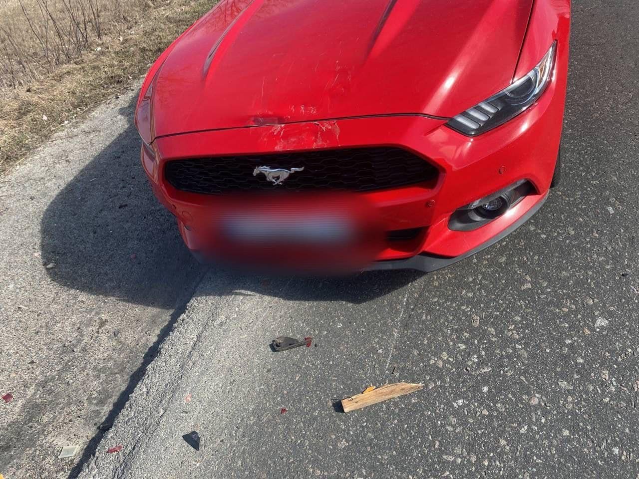 На Київщині Mustang збив жінку на моторолері 1