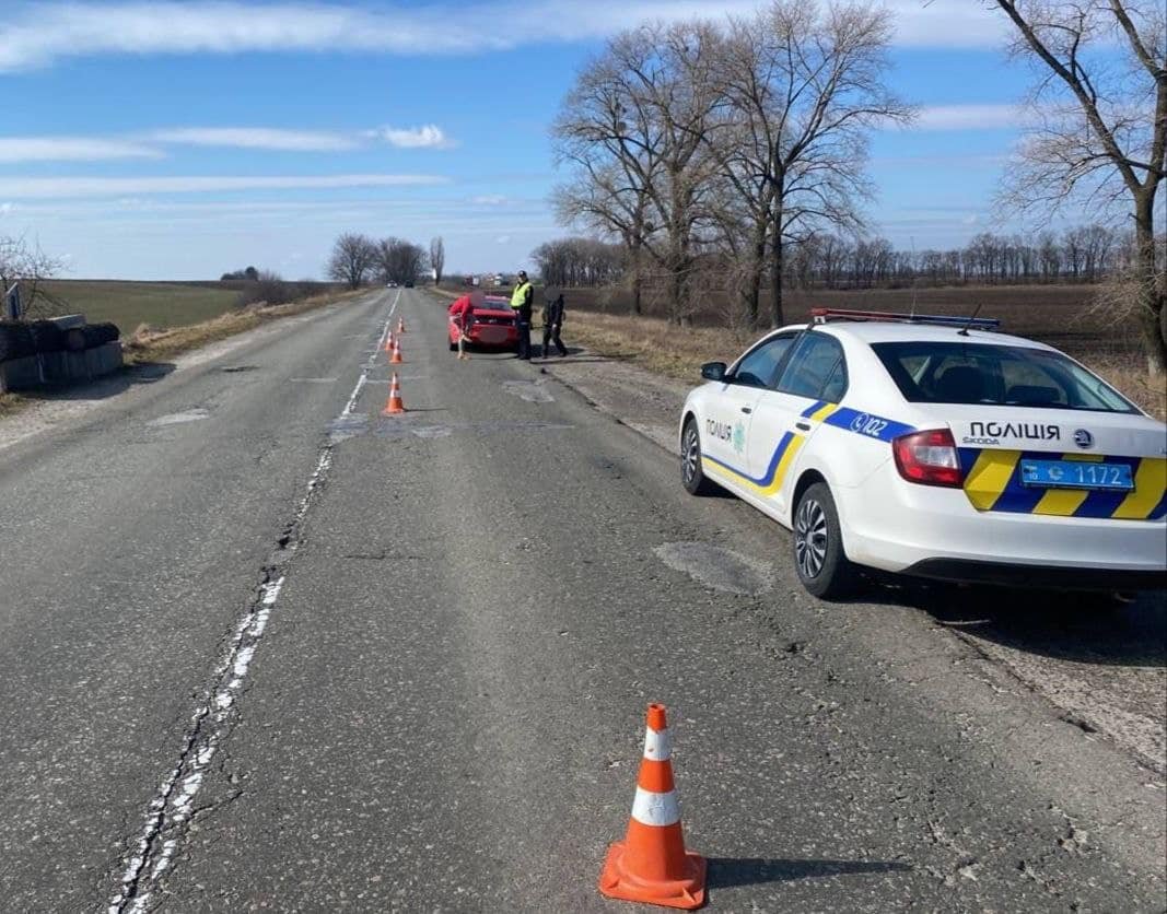 На Київщині Mustang збив жінку на моторолері 3