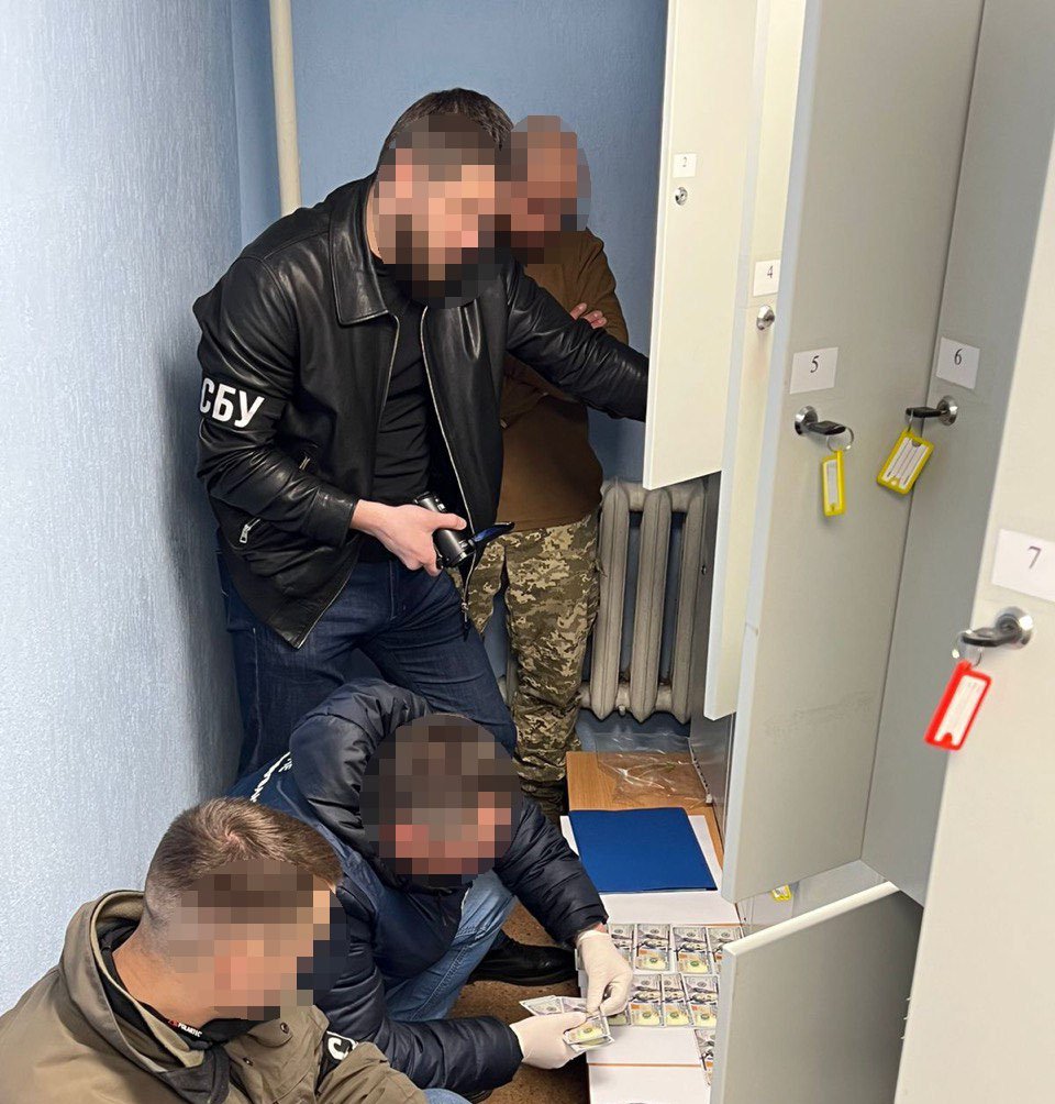 $9000 за зняття з військового обліку: у Києві затримали посадовця Міноборони України 4