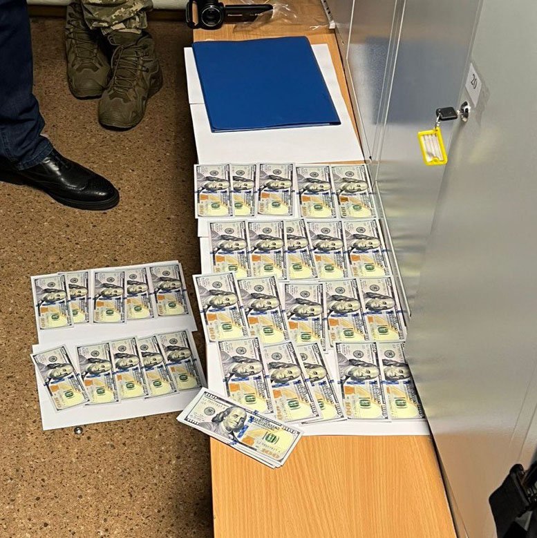 $9000 за зняття з військового обліку: у Києві затримали посадовця Міноборони України 6