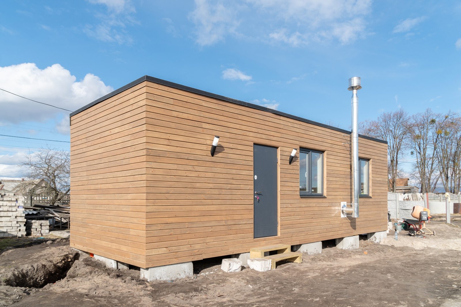 На Київщині встановлять 100 модульних будинків на ділянках сімей, житло яких повністю зруйновано обстрілами 3