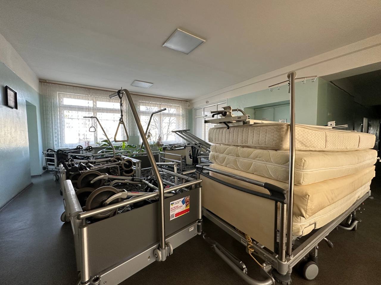 Кияни, які здали на переробку російські книги, допомогли придбати пікап для ЗСУ 1