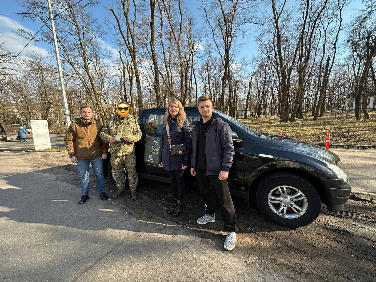 Кияни, які здали на переробку російські книги, допомогли придбати пікап для ЗСУ 2