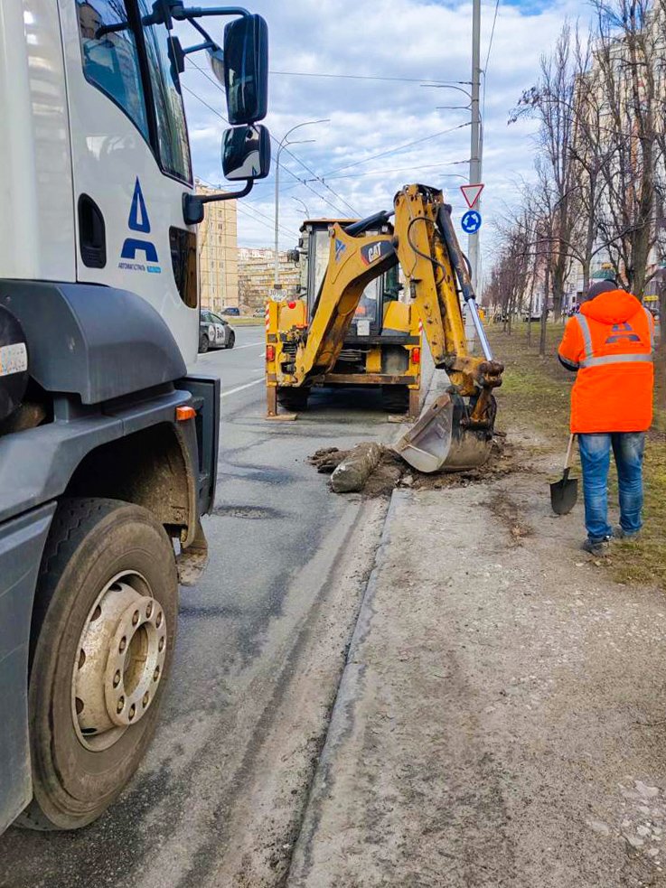 У Києві відновили 4 капітальних ремонта вулиць: де перекрили та обмежили рух транспорту 6