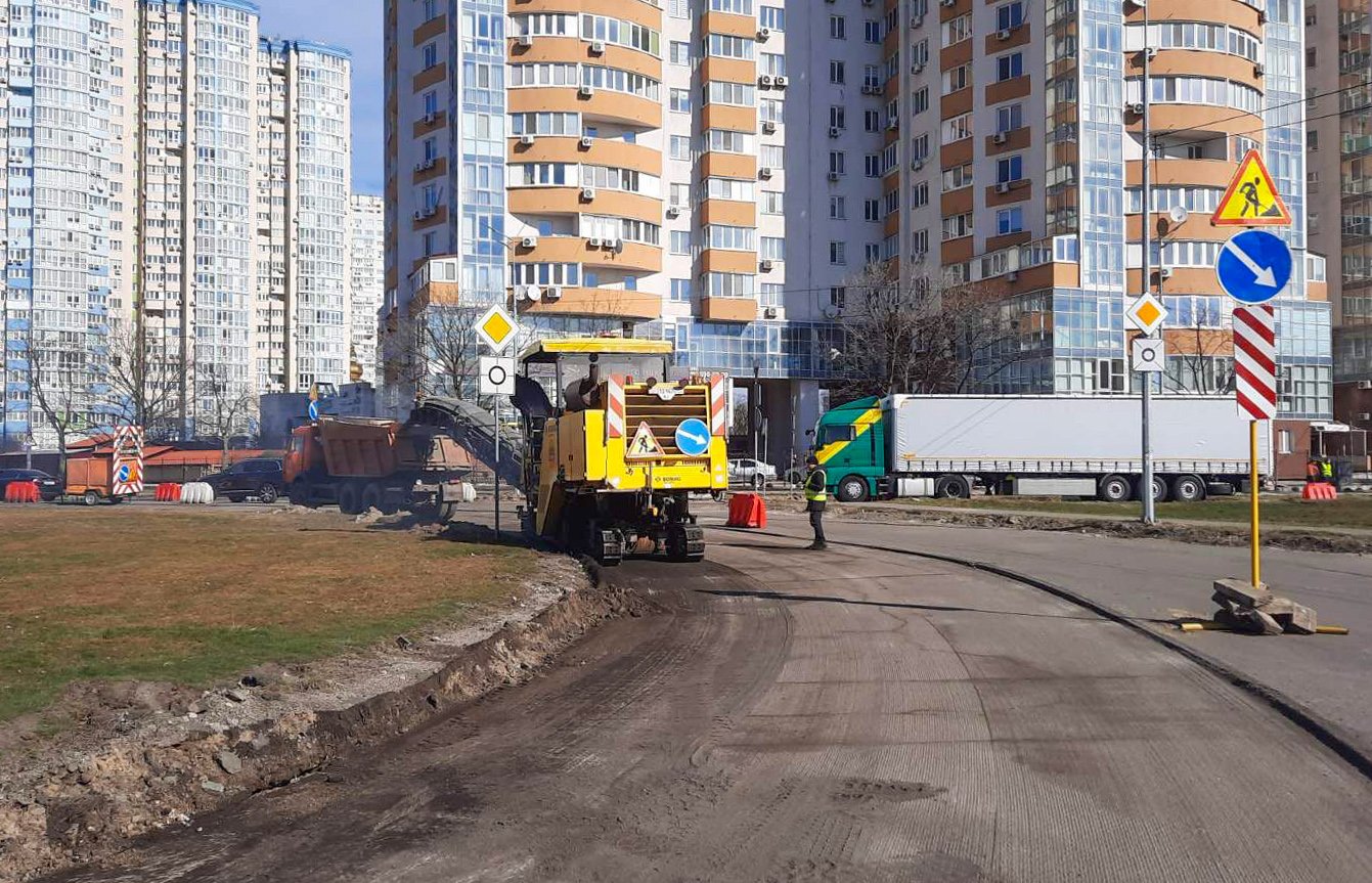 У Києві відновили 4 капітальних ремонта вулиць: де перекрили та обмежили рух транспорту 7