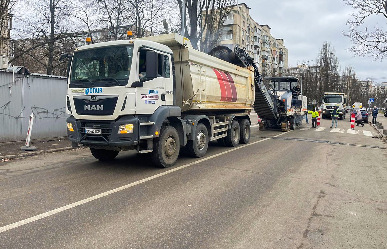 У Києві відновили 4 капітальних ремонта вулиць: де перекрили та обмежили рух транспорту 8