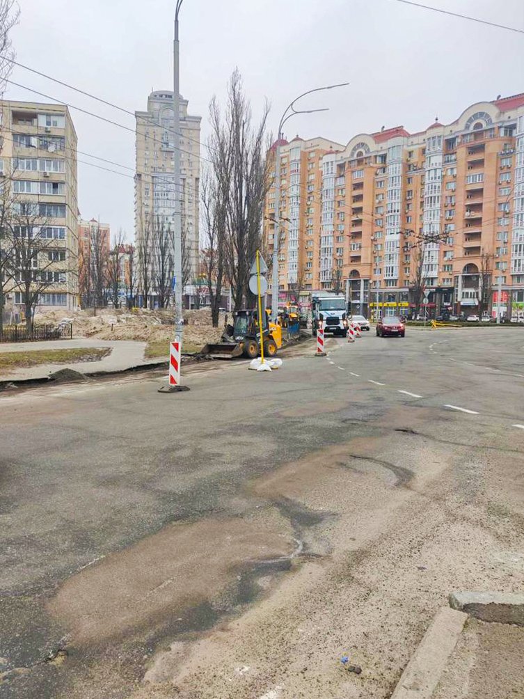 У Києві відновили 4 капітальних ремонта вулиць: де перекрили та обмежили рух транспорту 9