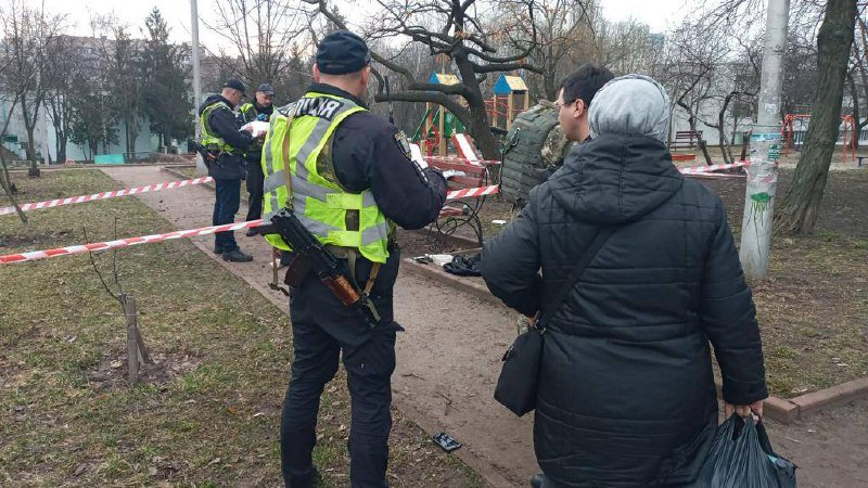 В Києві на дитячому майданчику в руках у чоловіка вибухнула граната 2