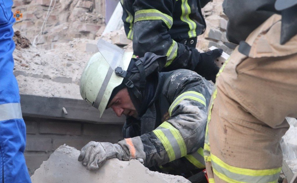 На Київщині у Ржищеві під час атаки дронами загинув водій шидкої, що рятував людей: коментар поліції з місця подій 10