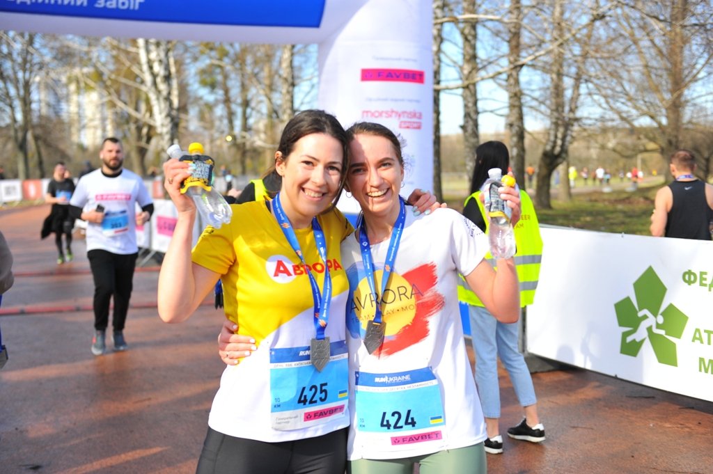 У Києві відбувся благодійний забіг: сотні спортсменів збирали кошти на пікап для ЗСУ 5