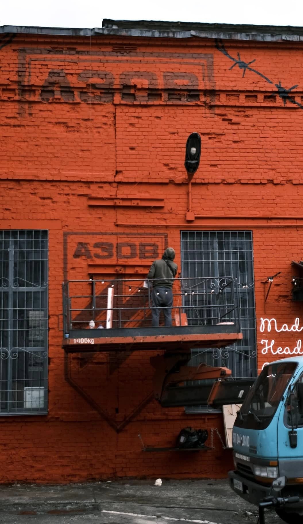 У Києві створили мурал на підтримку полонених бійців з "Азовсталі": де побачити 3