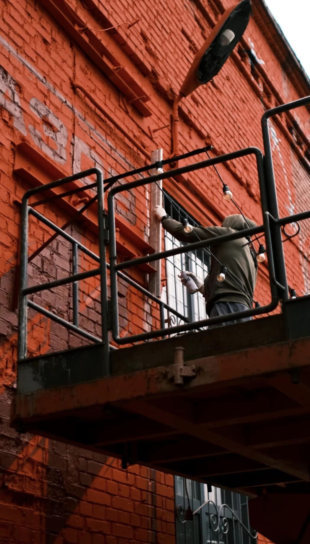 У Києві створили мурал на підтримку полонених бійців з "Азовсталі": де побачити 10