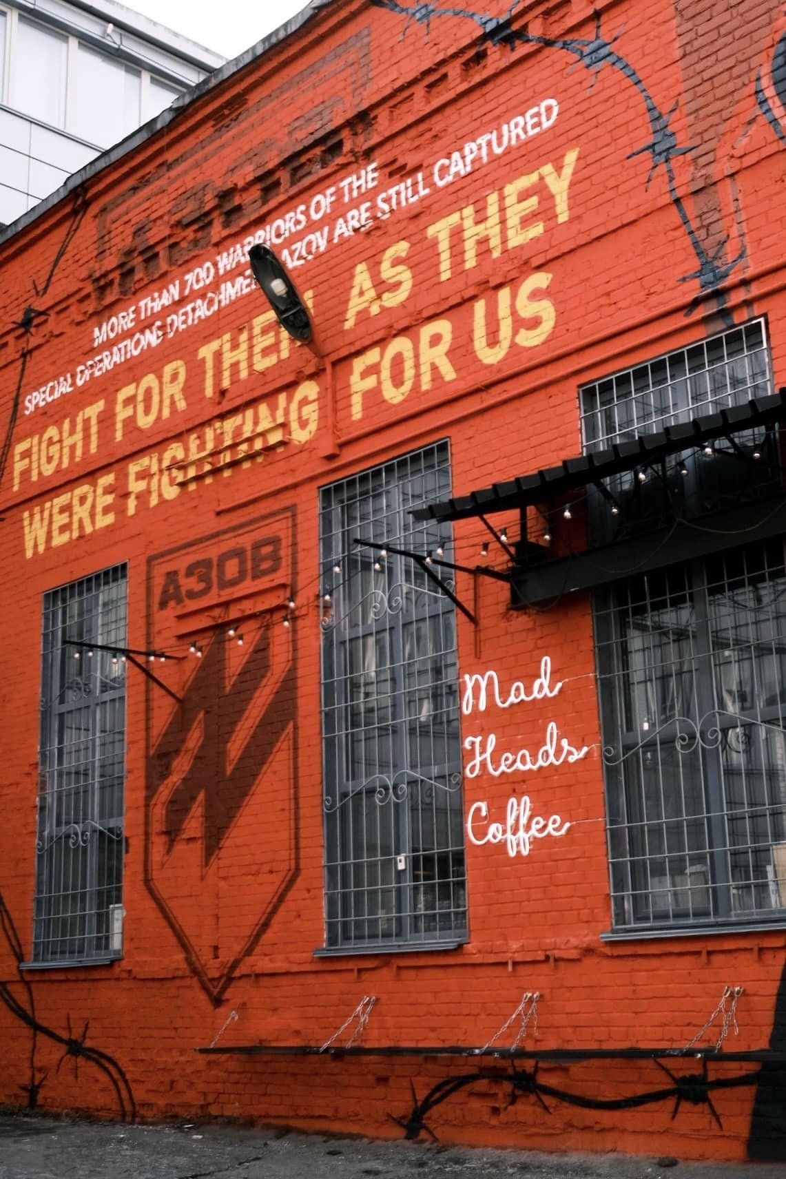 У Києві створили мурал на підтримку полонених бійців з "Азовсталі": де побачити 11