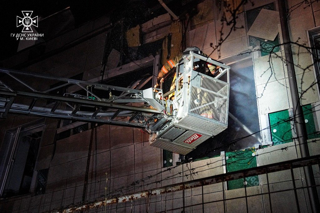 Атака дронів на Київ 28 березня: фото з місця пожежі у Святошинському районі 2