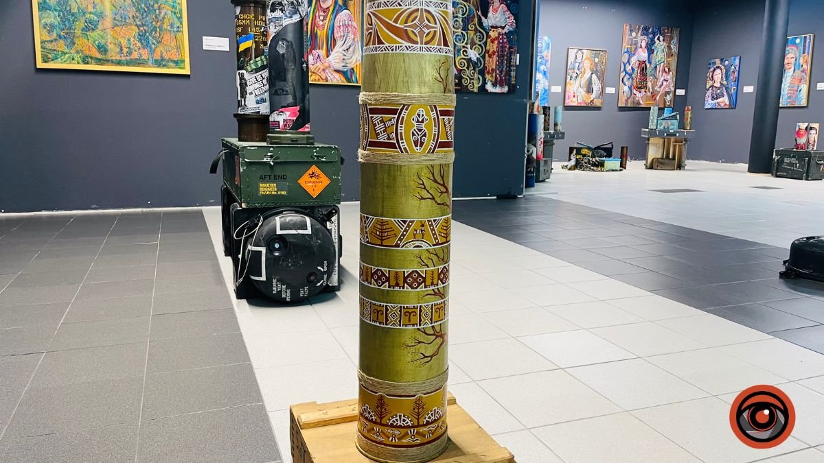 Перетворили зброю на мистецтво: де у Києві побачити нову виставку 1