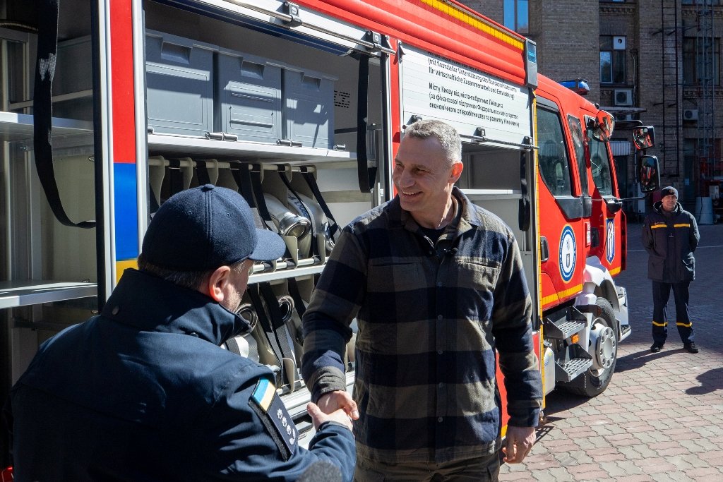 Київ отримав чотири нових найсучасніших пожежних автомобілі: в чому їх перевага 5