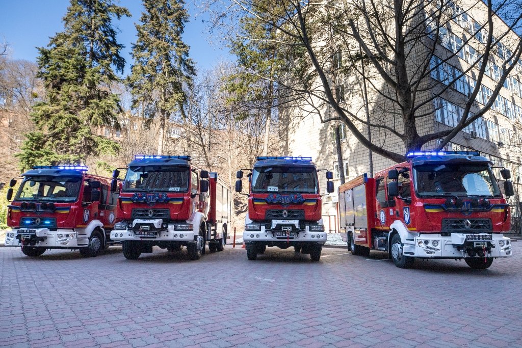 Київ отримав чотири нових найсучасніших пожежних автомобілі: в чому їх перевага 6