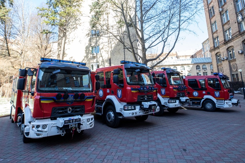 Київ отримав чотири нових найсучасніших пожежних автомобілі: в чому їх перевага 7
