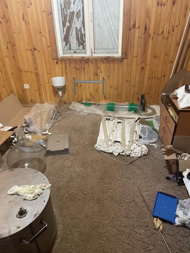 У Києві викрили нарколабораторію зі складом «продукції» на 10 млн гривень та арсенал зброї 1