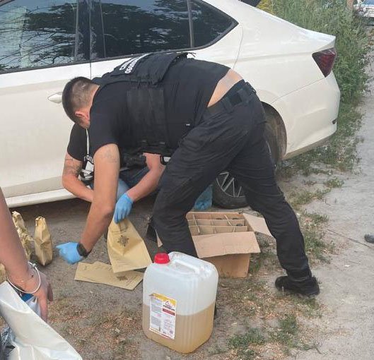 У Києві викрили нарколабораторію зі складом «продукції» на 10 млн гривень та арсенал зброї 2