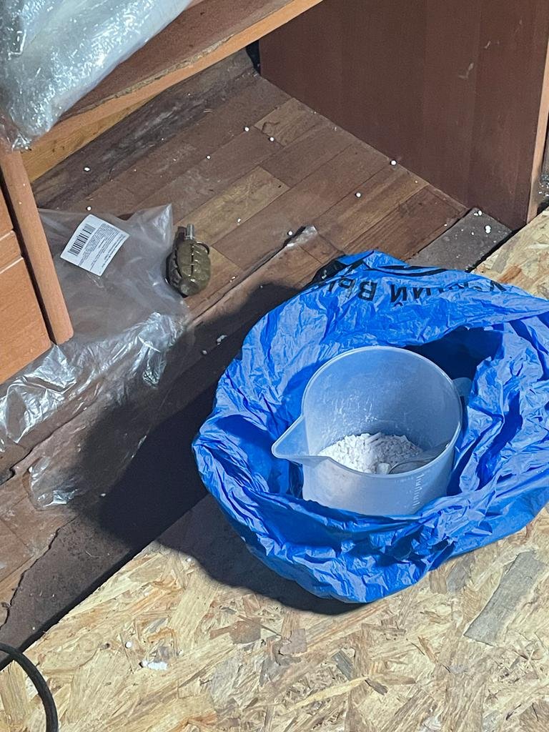 У Києві викрили нарколабораторію зі складом «продукції» на 10 млн гривень та арсенал зброї 6