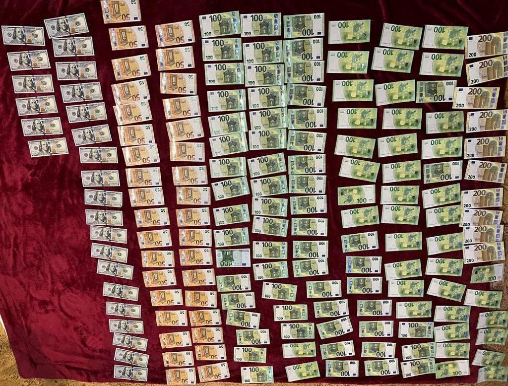 $5 000 за "білий квиток" для виїзду за кордон: у Києві брат із сестрою розробили протизаконну схему 3