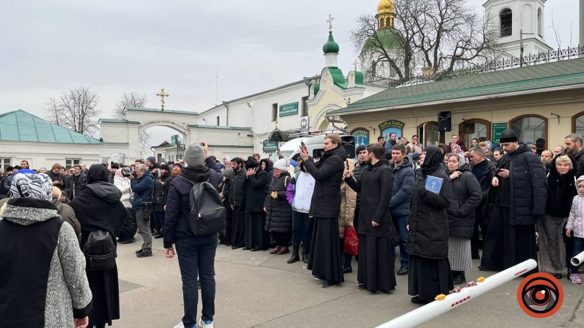 Мінкульт знов не зміг розпочати роботу в Лаврі через бунт вірян УПЦ МП: що там відбувається зараз 1