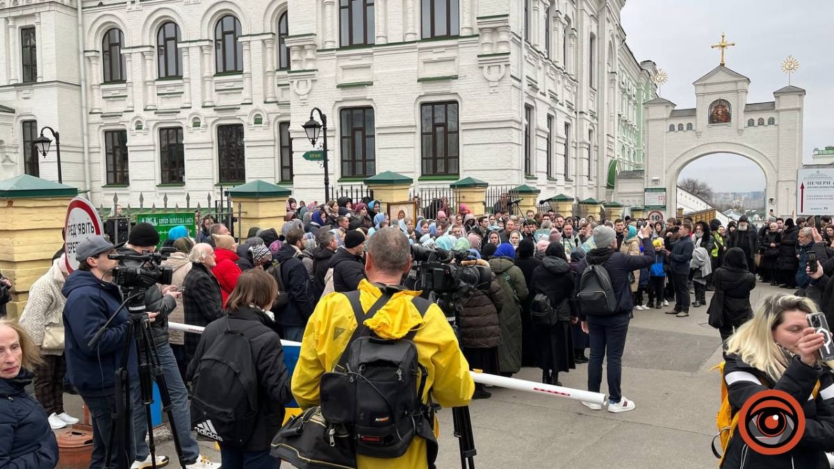 Мінкульт знов не зміг розпочати роботу в Лаврі через бунт вірян УПЦ МП: що там відбувається зараз 3