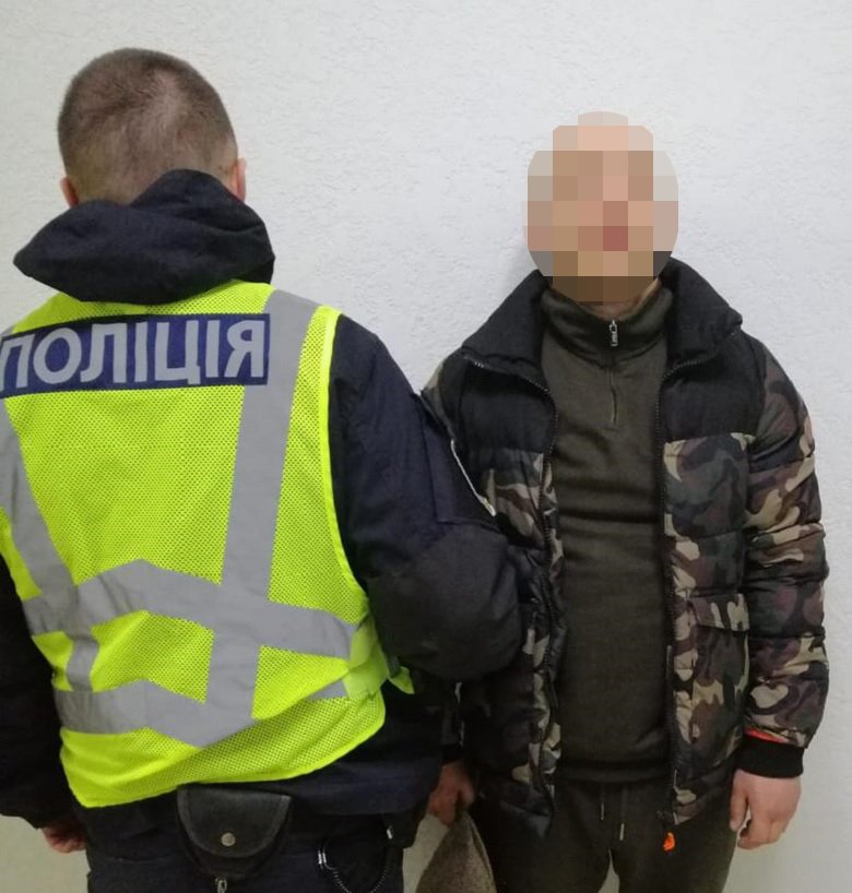 Ти помреш в окопі: у Києві чоловік продавав військовим ЗСУ неіснуючі товари 3