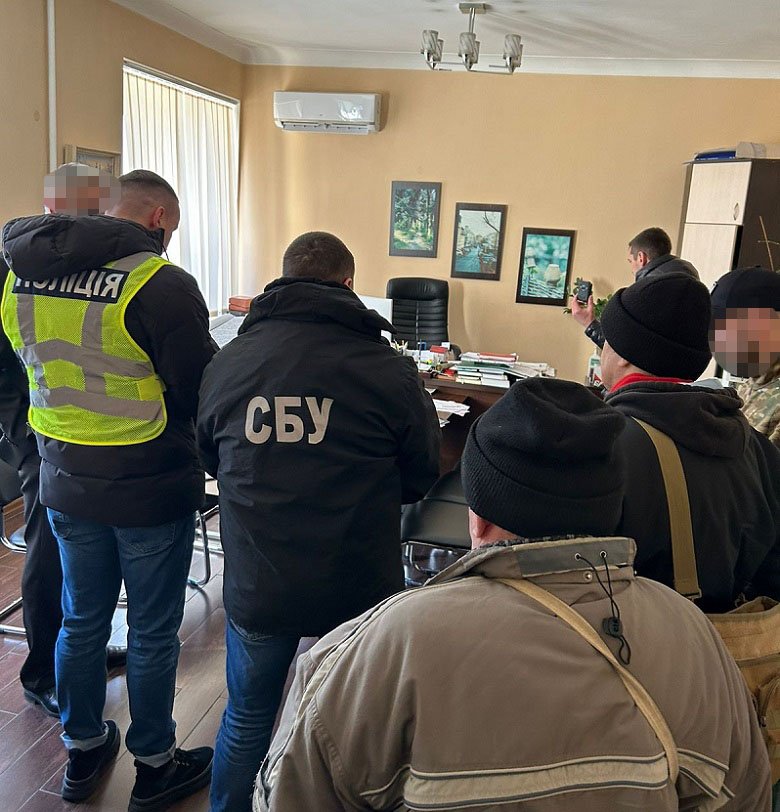 У Києві завідувач медзакладу брав по $3000 за довідку про непридатність до військової служби 3