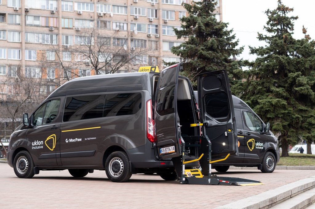 Вперше у Києві Uklon запустив клас авто для людей з інвалідністю, які користуються кріслом колісним 4