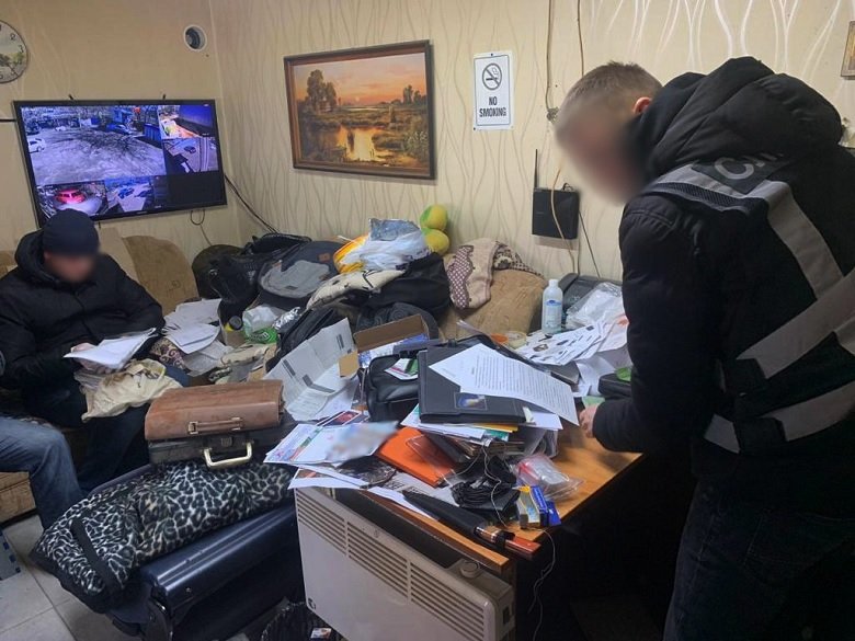 У Києві чоловік продавав неіснуючи автомобілі 4