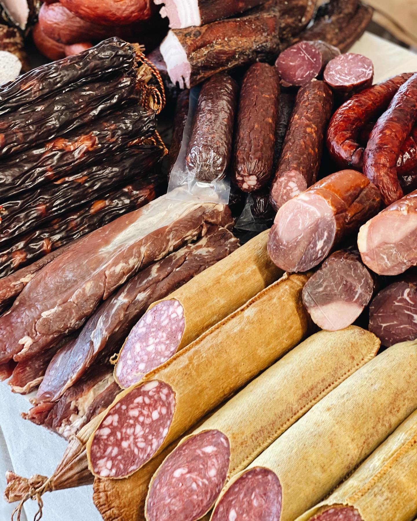 Що покласти у великодній кошик 2023: добірка крафтових продуктів від українських брендів 1