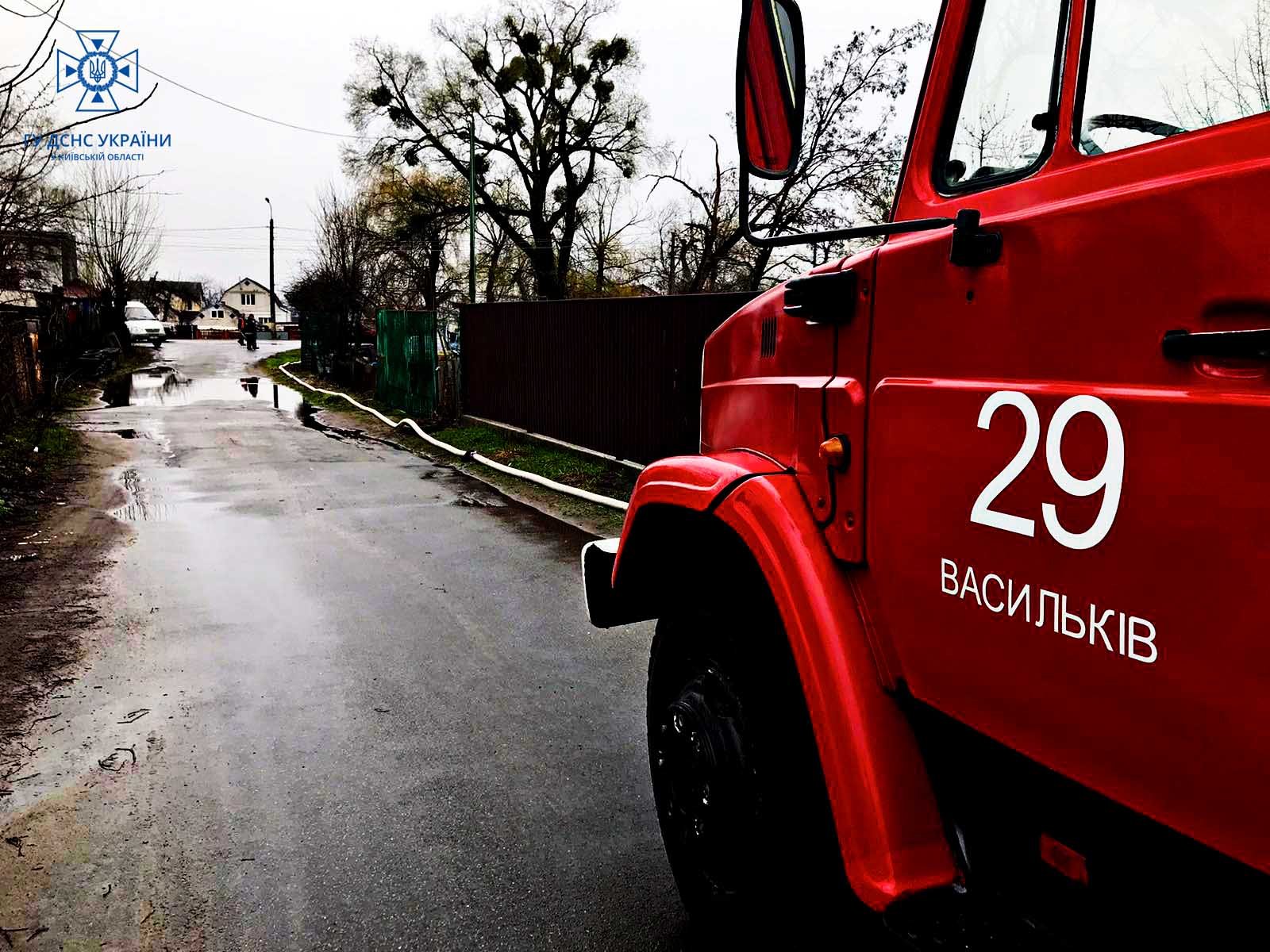 На Київщини через інтенсивні опади затопило приватні будинки 3