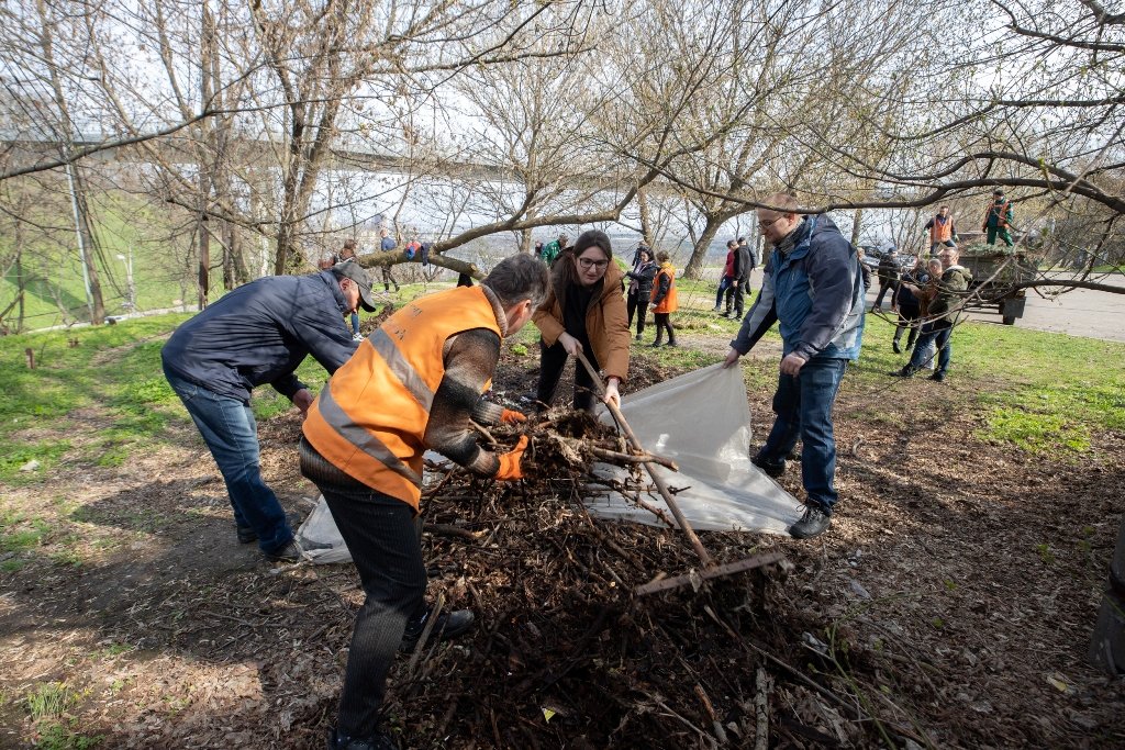 У Києві після загальноміської толоки вивезли понад 6 тисяч кубометрів сміття 3