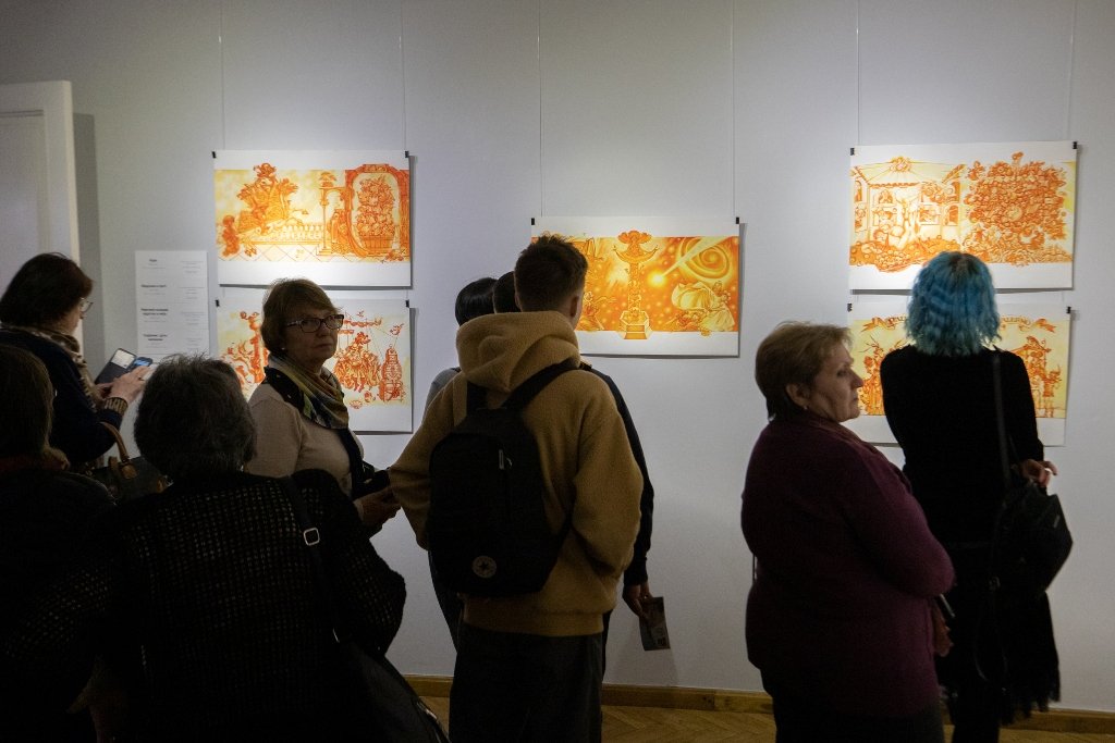 У Києві відкрилась нова виставка киянки в еміграції: де побачити 1