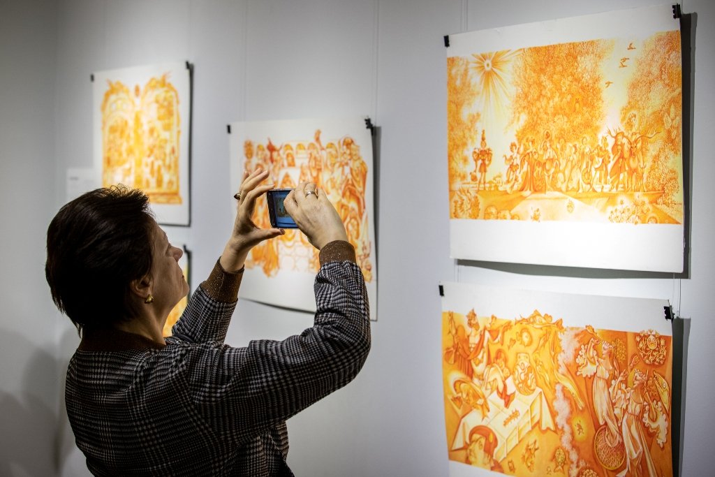 У Києві відкрилась нова виставка киянки в еміграції: де побачити 8