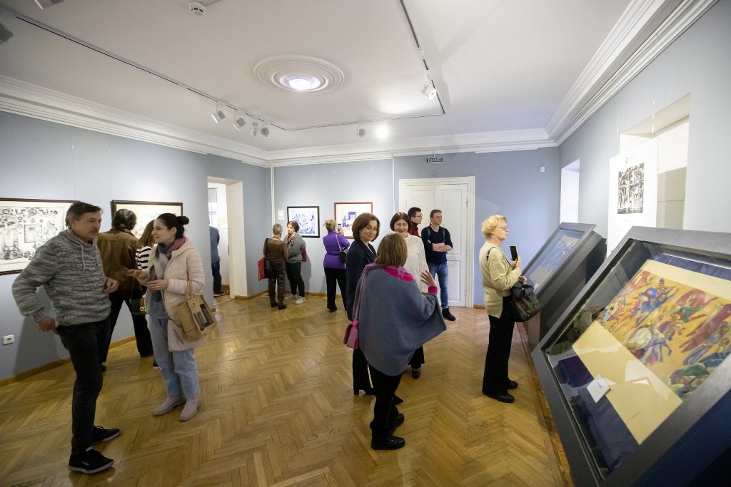 У Києві відкрилась нова виставка киянки в еміграції: де побачити 10