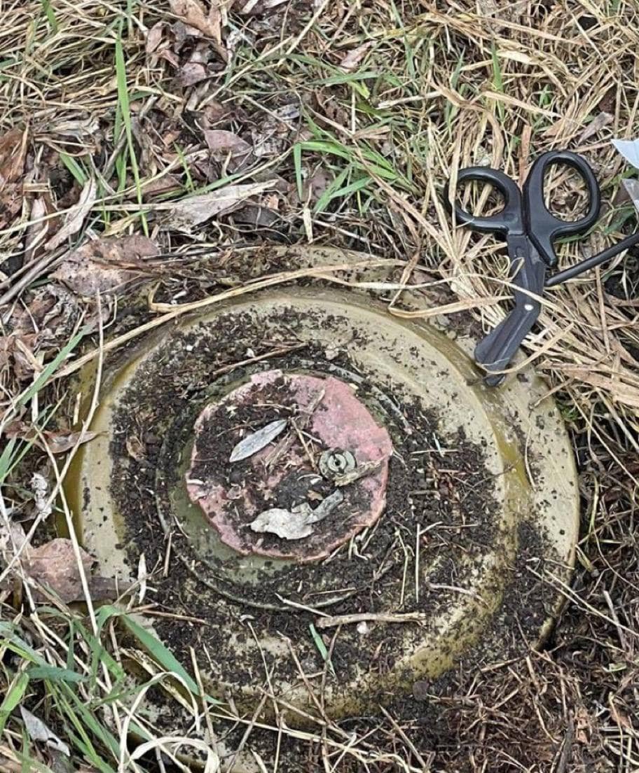 На Київщині тракторист підірвався на ворожій міні 4