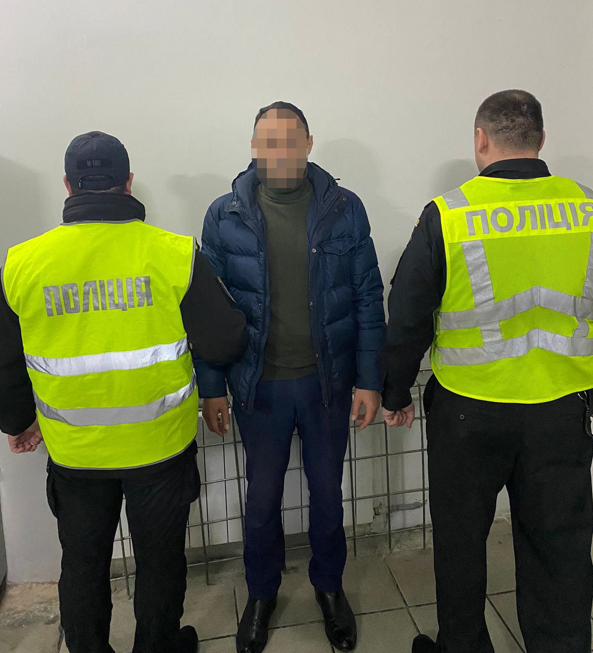 У Києві чоловік через сварку з продавцем розстріляв кіоск 1