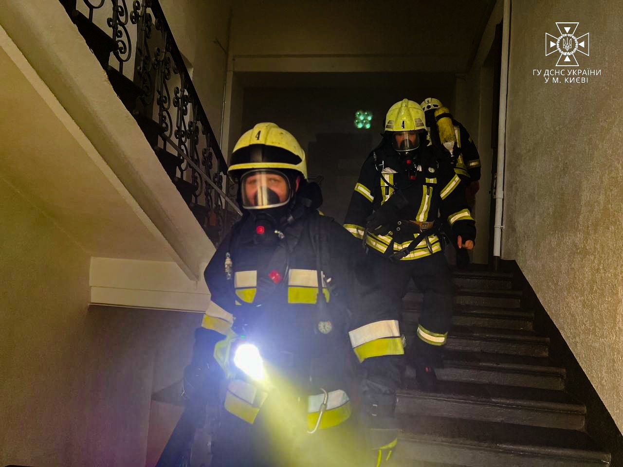 Пожежа на Хрещатику: що відомо про загоряння корпусу університету Карпенка-Карого 3